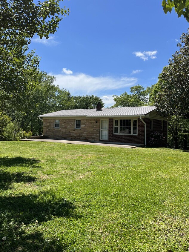 2104 Union Grove Rd, Lenoir, NC 28645 House Rental in Lenoir, NC