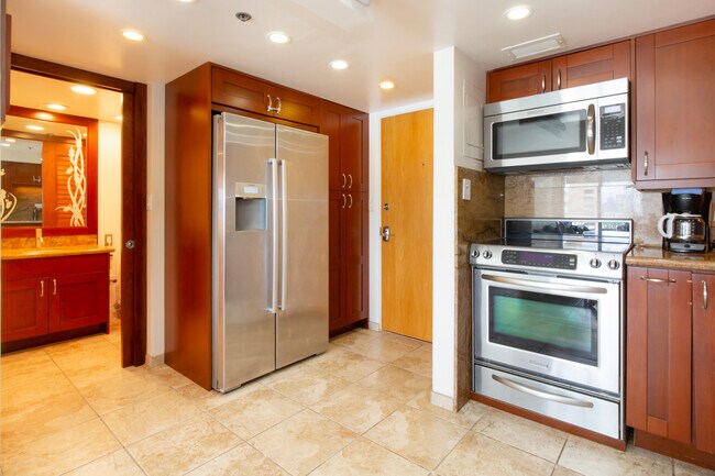 Refrigerador completo con máquina de hielo - 1777 Ala Moana Blvd