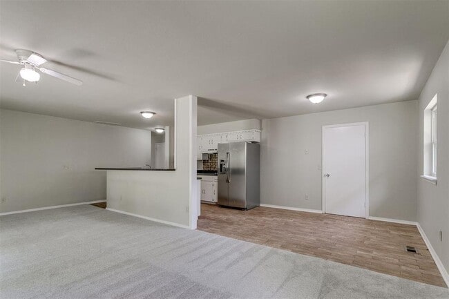 Building Photo - 809 Willow Run