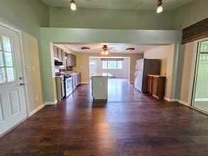 Building Photo - 151 Mahoning Dr