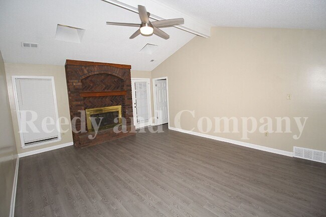 Foto del edificio - 6761 Blue Spruce Dr
