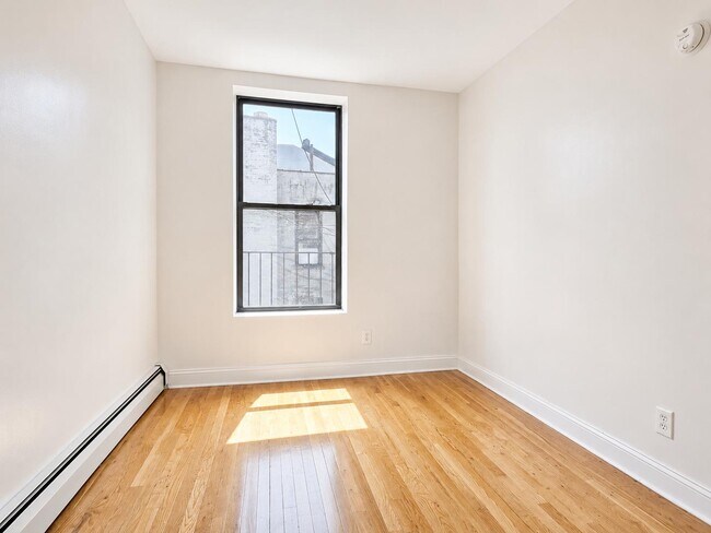 Foto del edificio - 386 Manhattan Ave