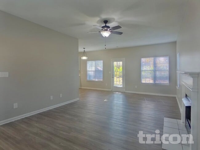 Building Photo - 1411 Hollythorne Dr