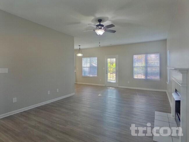 Foto del edificio - 1411 Hollythorne Dr