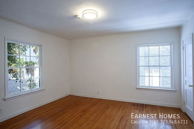 Foto del edificio - 127 N Doheny Dr