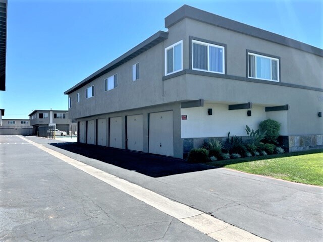 Building Photo - Candlewood