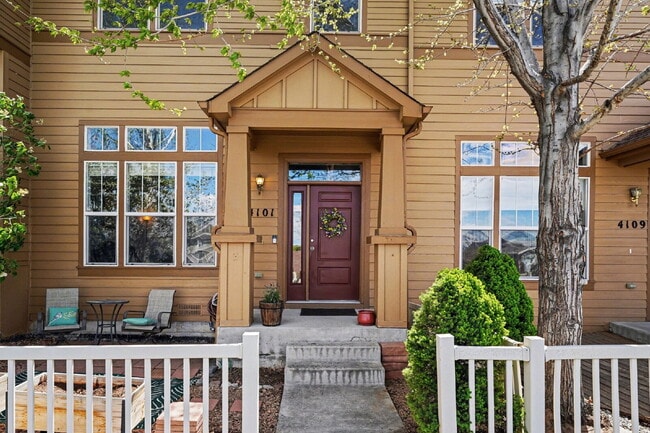 Building Photo - "Discover Your Dream Home: Spacious 3-Bedroom Townhouse in Scenic Castle Rock!"