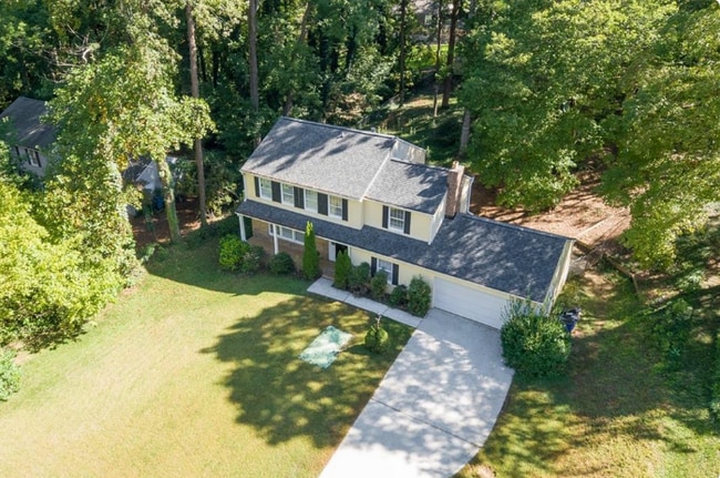 Building Photo - 220 Greencrest Ct NE