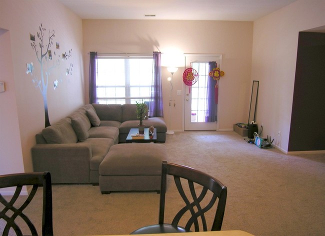 Building Photo - 2820 S Knightsbridge Cir