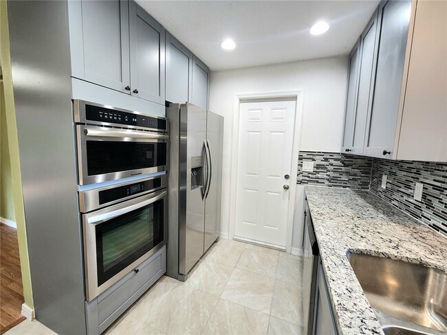 Foto del edificio - 1360 S Hillcrest Ave
