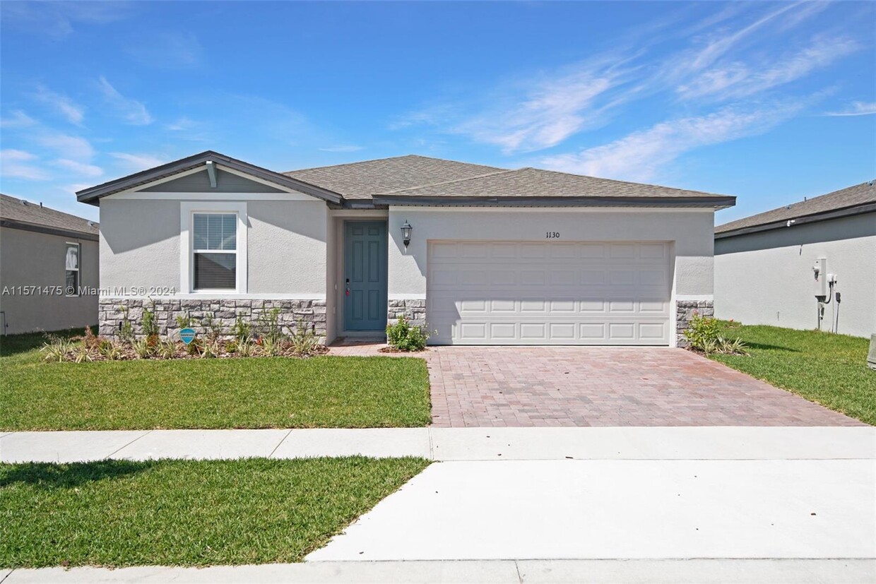 Primary Photo - 1130 Foreshore Ln