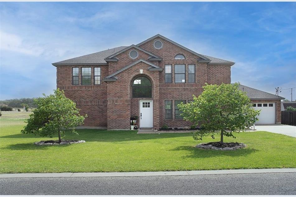 Front - 102 N Prairie Ln
