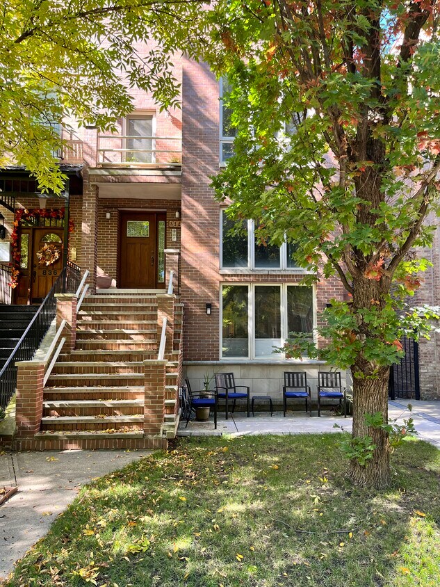Primary Photo - 832 S Bishop St
