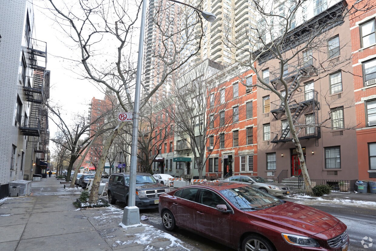 Foto principal - 409 E 78th St