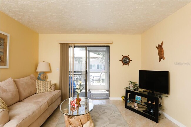Foto del edificio - 9141 Lake Dr