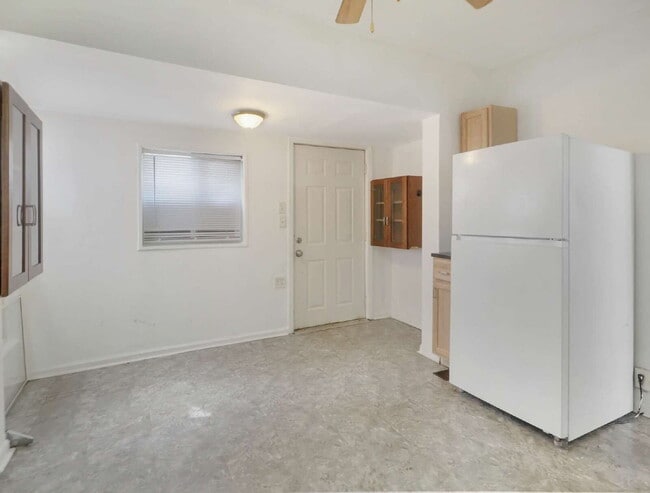 Building Photo - Section 8 approved! - 3 Bed Lower Level Duplex Available Now
