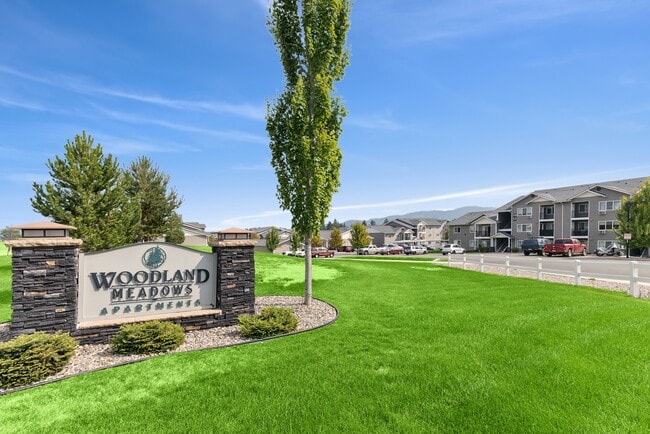 Building Photo - Woodland Meadows