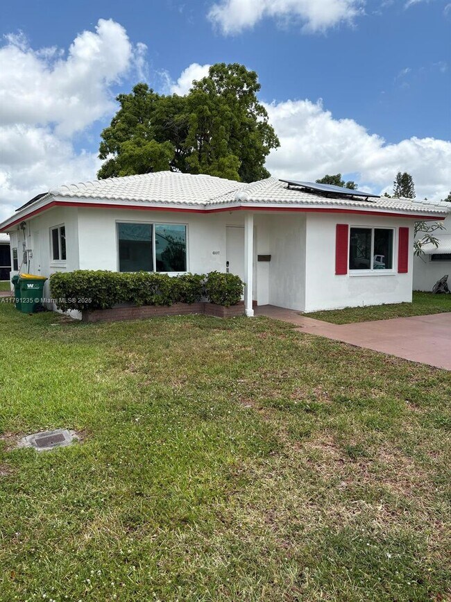 Foto del edificio - 6807 NW 75th St