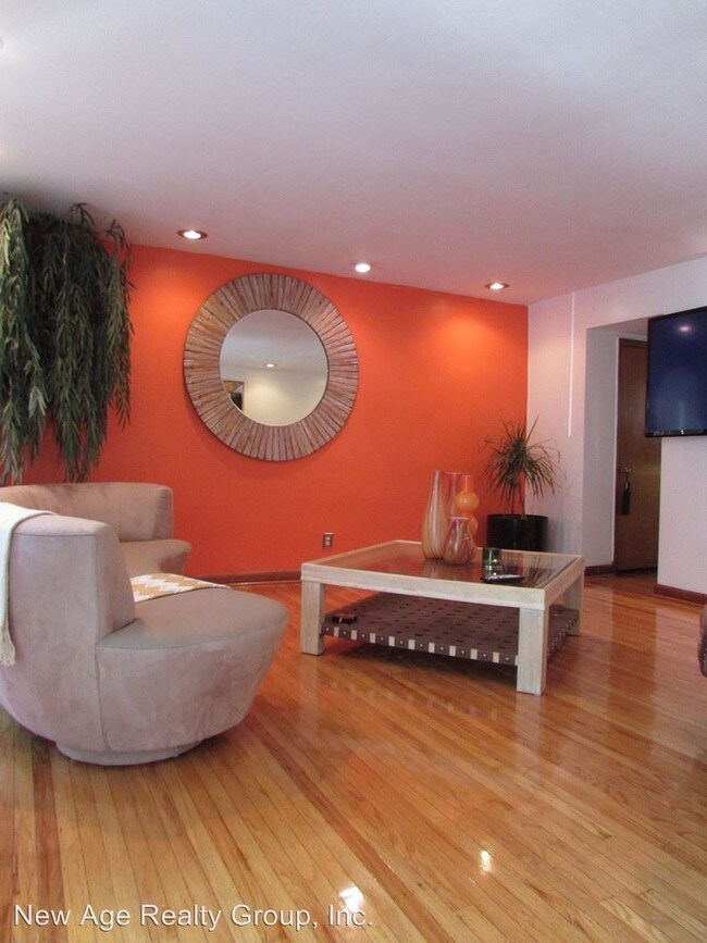 Foto del edificio - 2737 E Country Club Rd