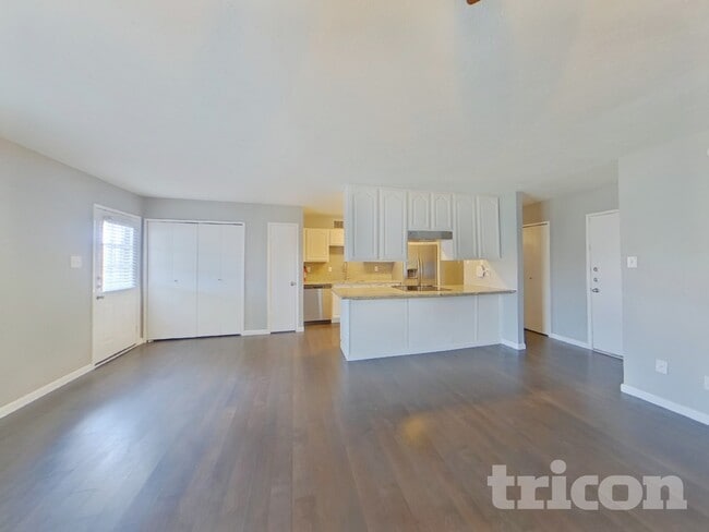 Building Photo - 6026 Lakecrest Dr