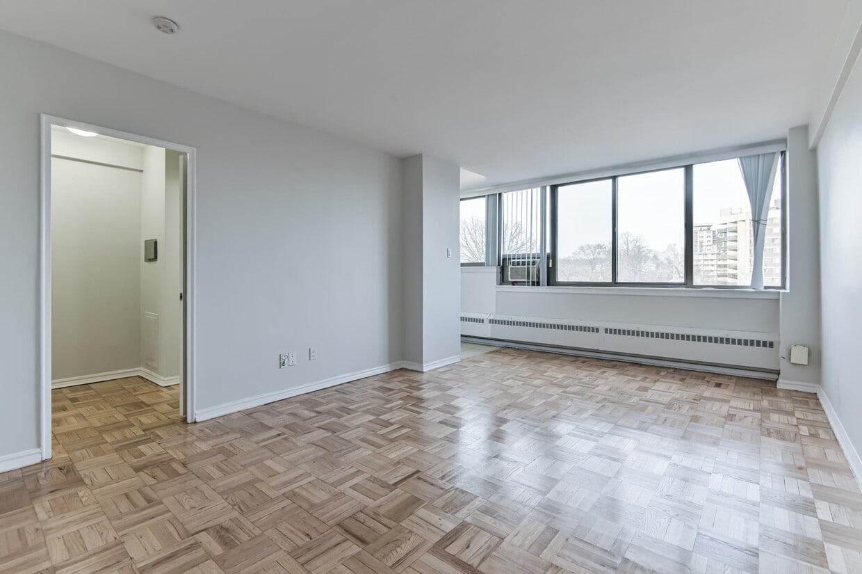 Building Photo - Skyliner