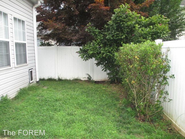 Building Photo - 303 Windcroft Cir NW