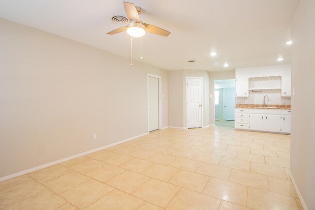 Building Photo - 603 Bangor Ave