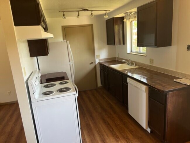 Building Photo - East Springfield 3 bedroom house at Eastridge Park