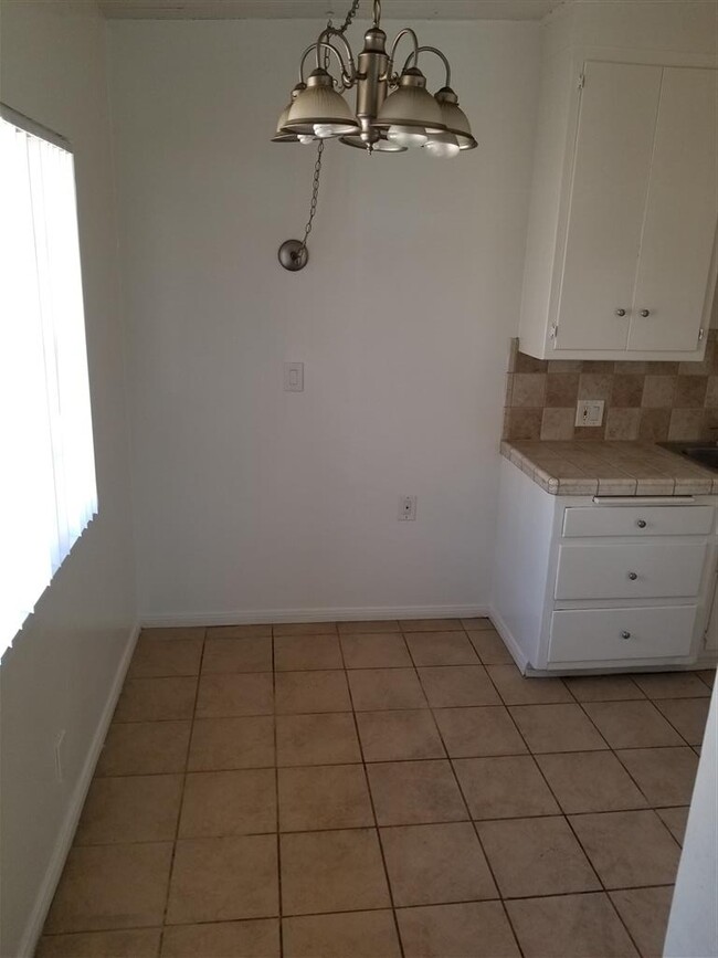Foto del edificio - 14830 Chadron Ave