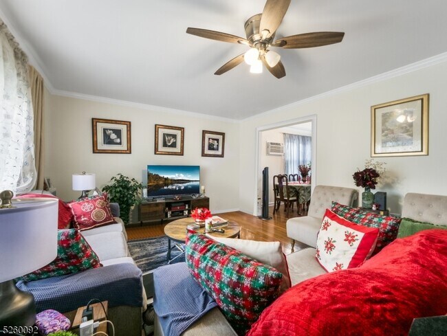 Foto del edificio - 135 Hawthorne Ave