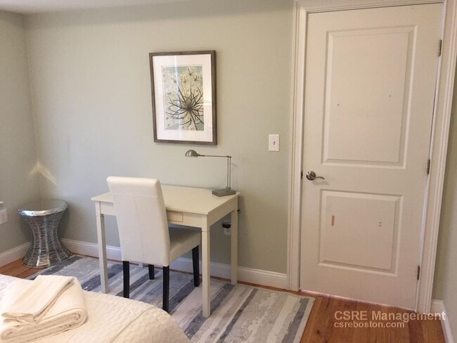 Building Photo - Completely Renovated. Central AC, In-Unit ...