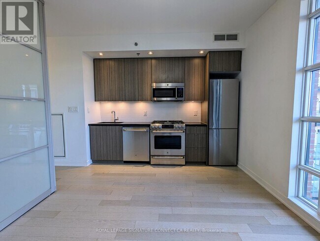 Photo du bâtiment - 88-488 Colgate Ave