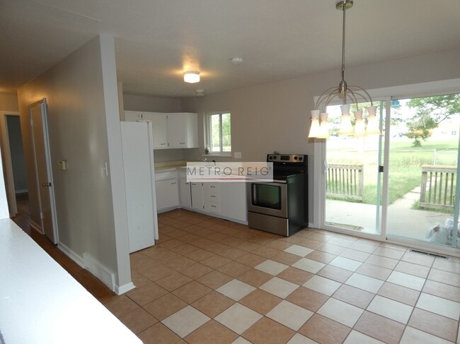 Building Photo - 910 37th St