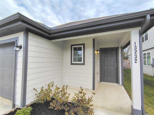 Building Photo - 13232 Musky Dr