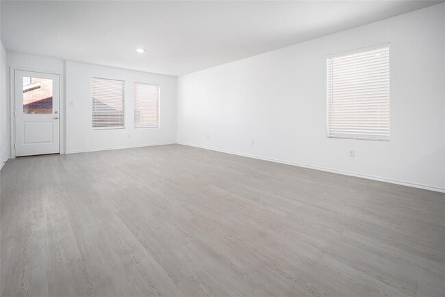 Building Photo - 2023 Delphine Dr