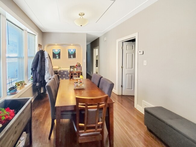 Foto del edificio - 3215 W Warner Ave