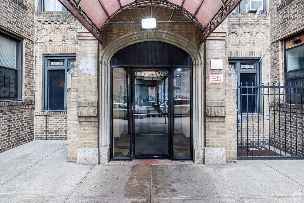 Entrance - 3930 59th St