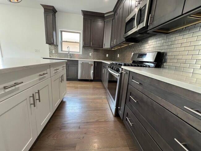 Building Photo - 5107 Meadowview Ave