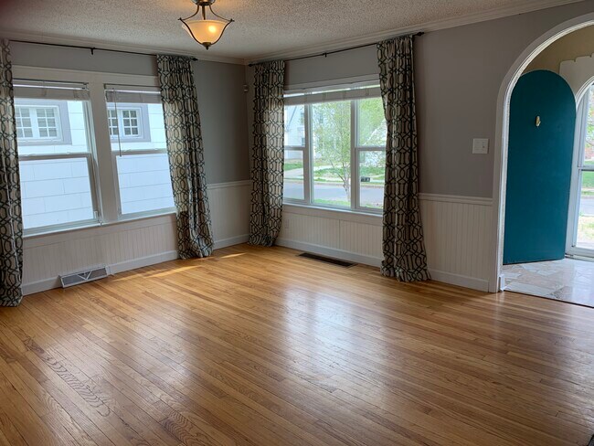 Living room - 4437 Sunrise Dr