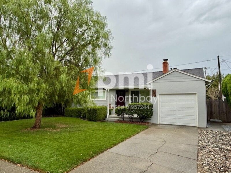 Primary Photo - 389 Acacia St