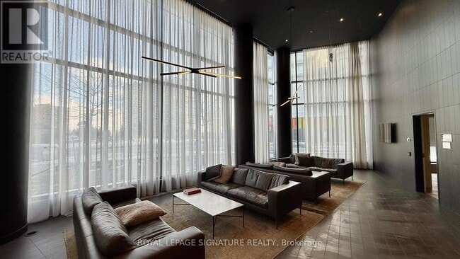 Photo du bâtiment - 3900 Confederation Pkwy