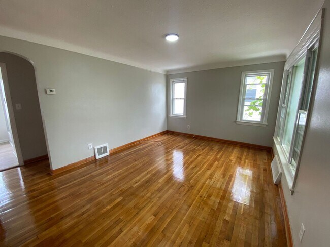 Building Photo - 5129 E 114th St