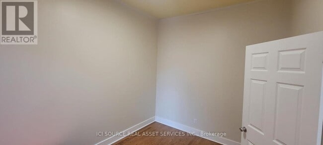 Building Photo - 360 Gerrard St E