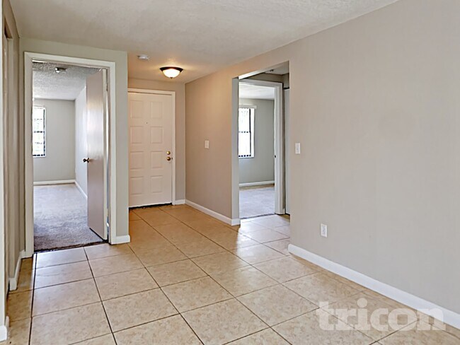 Foto del edificio - 6807 White Cliffs Way