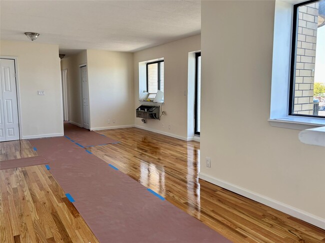 Foto del edificio - 145-18-145-34 34th Ave