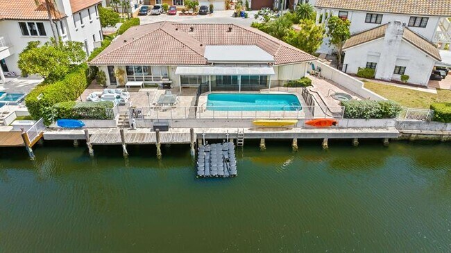 Foto del edificio - 3305 NE 37th St