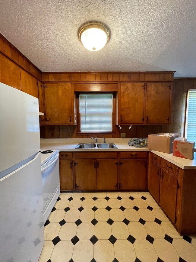 Building Photo - 6524 Camelot St