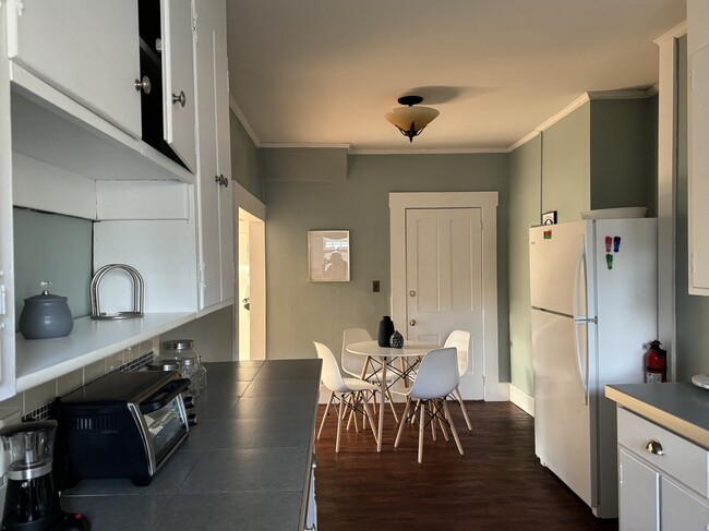 Kitchen/dining - 67 Warren St