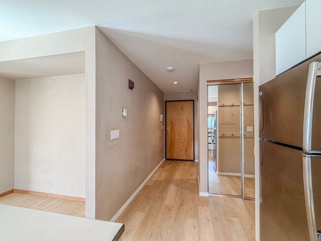 Building Photo - Quirky 1bd/1.5bth Loft Condo in West Queen Anne, $2,300/mo.