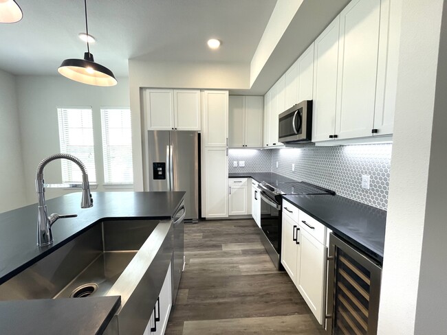 Building Photo - 8421 S Hwy 183